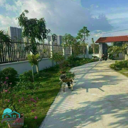 Cần  bán  khu đất rộng tại  quận  9