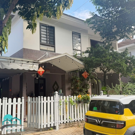 Bán  căn biệt  thự sân  vườn  Quận  9