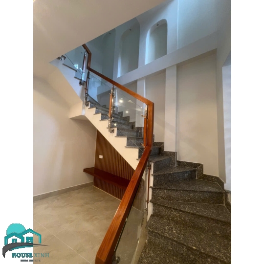 Bán  nhà  1 trệt  1 lau