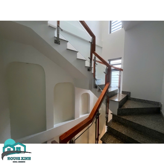 Bán  nhà  1 trệt  1 lau