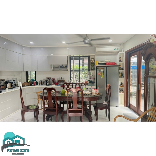 Bán  căn biệt  thự sân  vườn  Quận  9