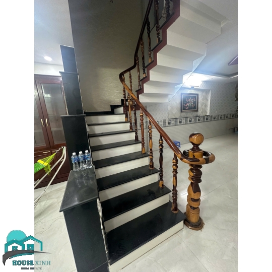 Bán  nhà  1 lau full  nội thất 